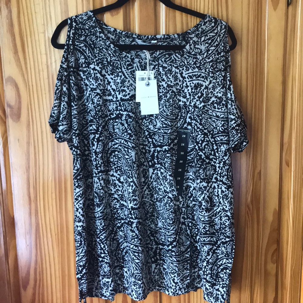 Lucky 🍀 Brand cold shoulder top
